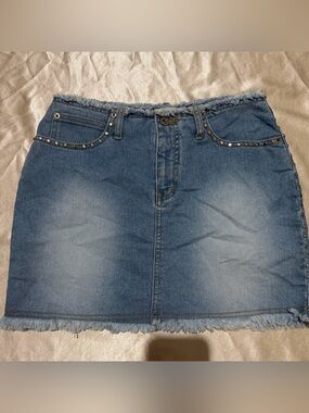 Vintage Y2K Lazer Jeans Studded Denim Mini Skirt Frayed Hem Medium Wash size 5